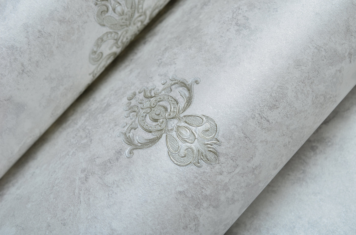 Decopine Imperium Luxe Non-Woven Wallpaper β Silver Medallion Pattern β 0.53 x 10m β No Glue