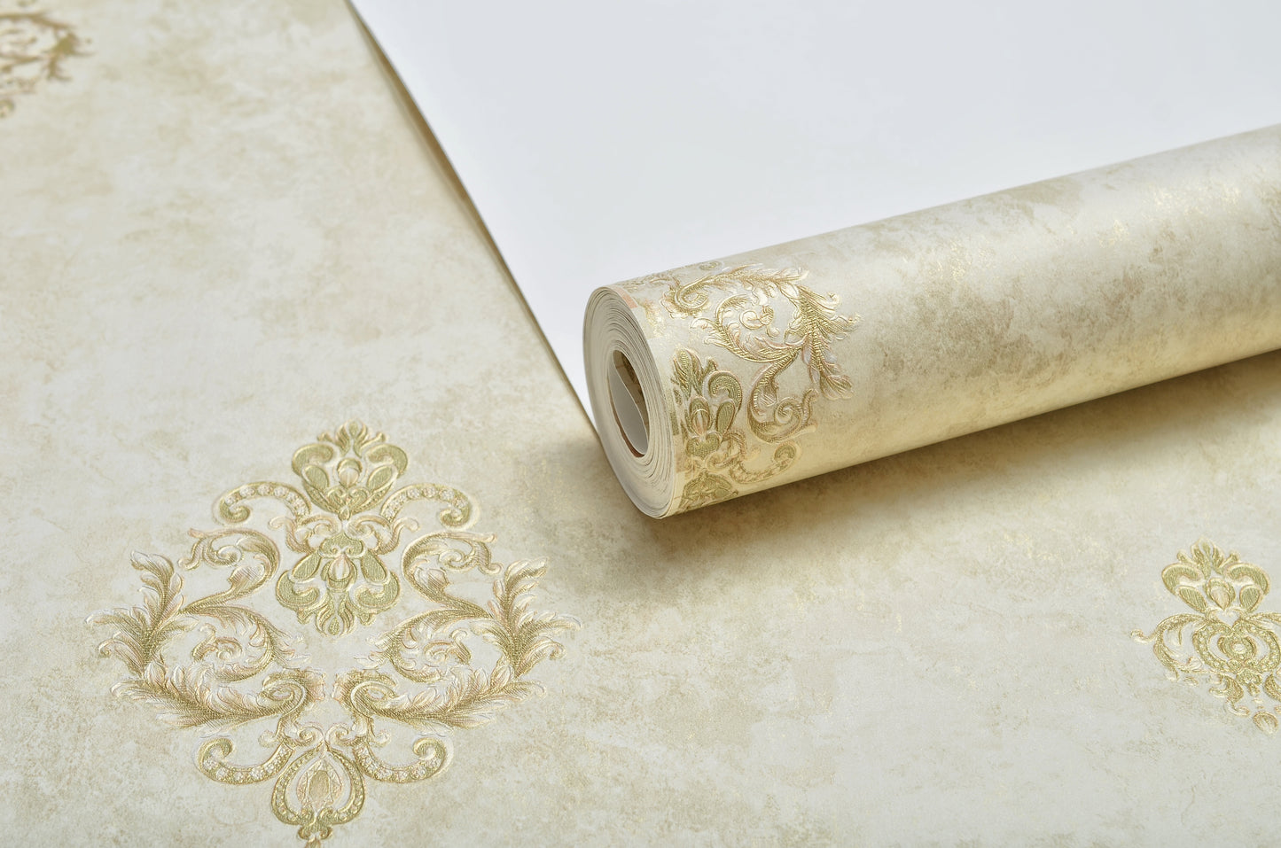 Decopine Imperium Luxe Non-Woven Wallpaper – Gold Medallion on Sage Green – 0.53 x 10m – No Glue