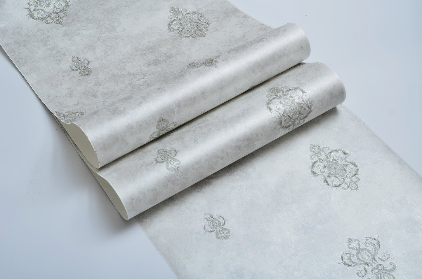 Decopine Imperium Luxe Non-Woven Wallpaper β Silver Medallion Pattern β 0.53 x 10m β No Glue