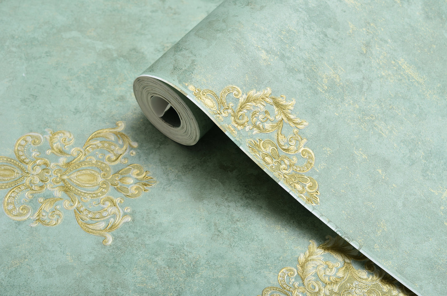 Decopine Imperium Luxe Vliestapete – Goldmedaillon auf Salbeigrün – 0,53 x 10 m – Ohne Kleber