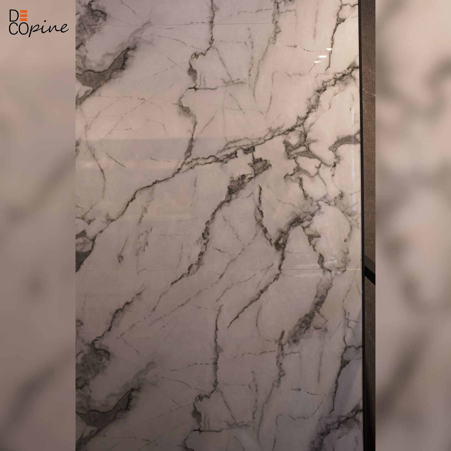 Panneau mural décoratif effet marbre blanc brillant – 65×120 cm (Lot de 4, 3,12 m²)