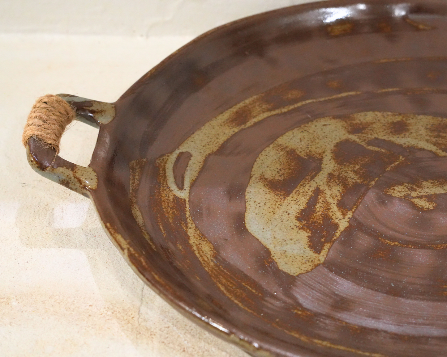 Plateau en céramique marron – Fait main – 31 × 25 cm