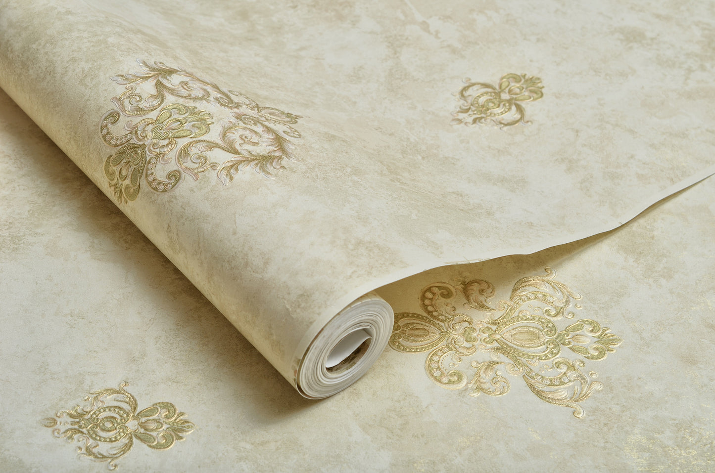 Decopine Imperium Luxe Non-Woven Wallpaper – Gold Medallion on Sage Green – 0.53 x 10m – No Glue