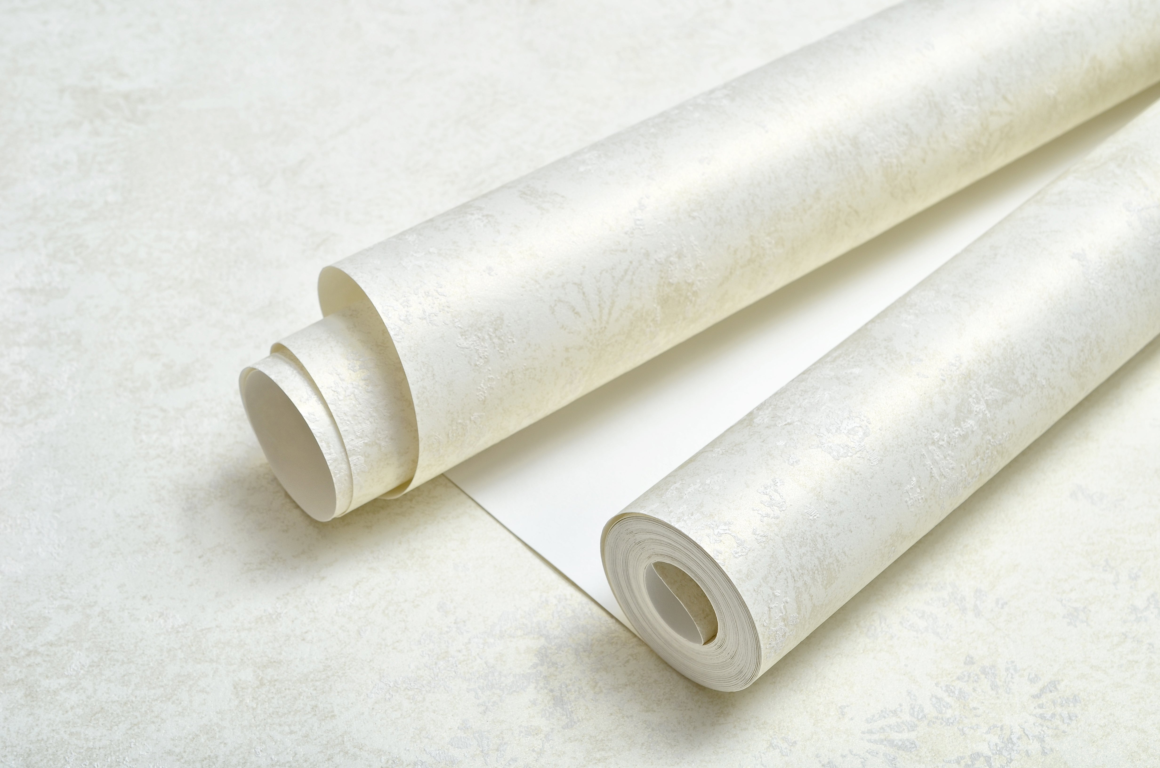 Non-Woven Wallpaper Gentle Voice – Nuanced White – 0.53 x 10m