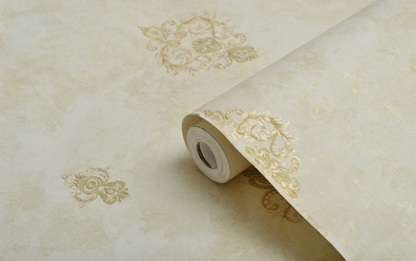 Decopine Imperium Luxe Non-Woven Wallpaper – Gold Medallion on Sage Green – 0.53 x 10m – No Glue