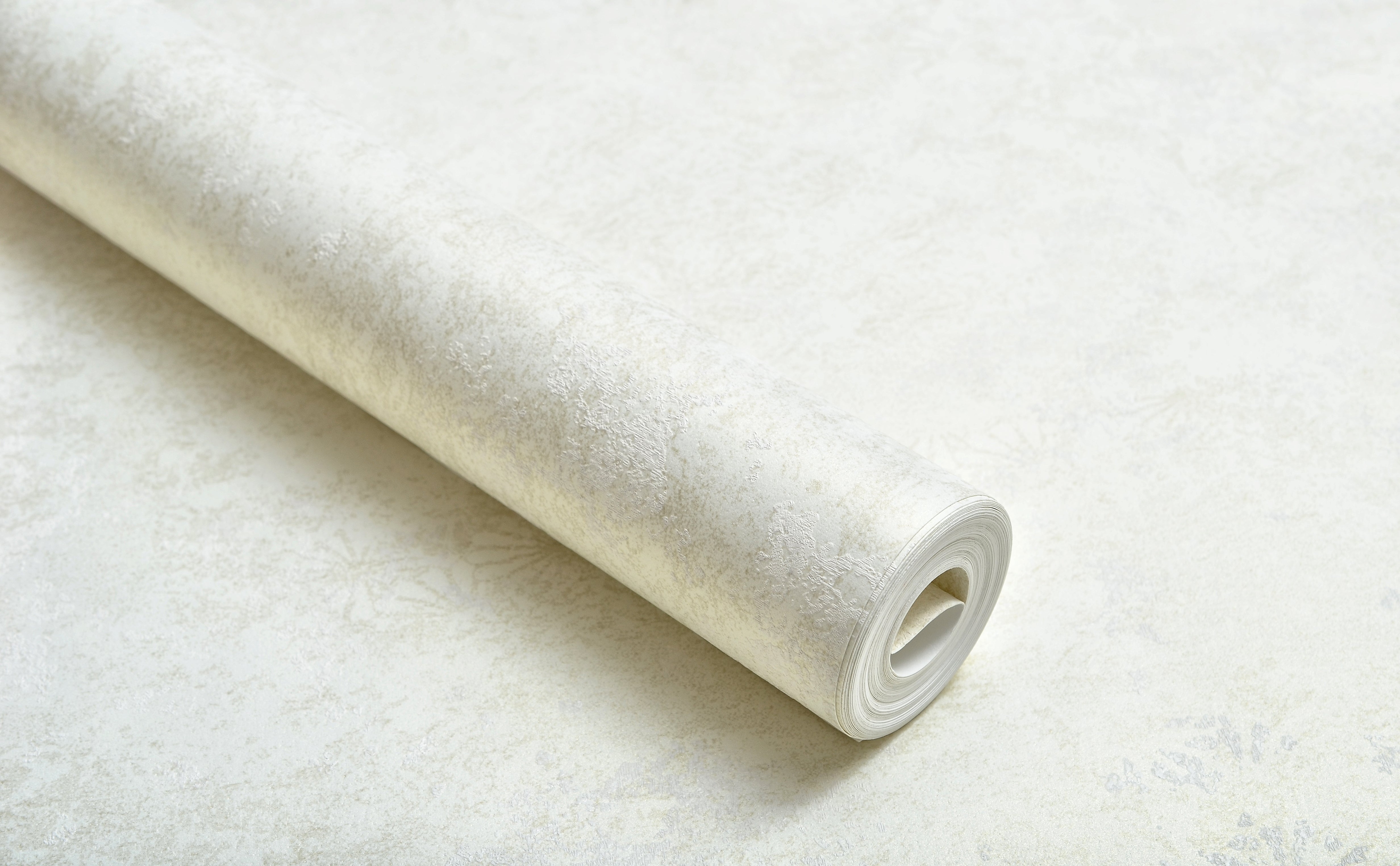 Non-Woven Wallpaper Gentle Voice – Nuanced White – 0.53 x 10m