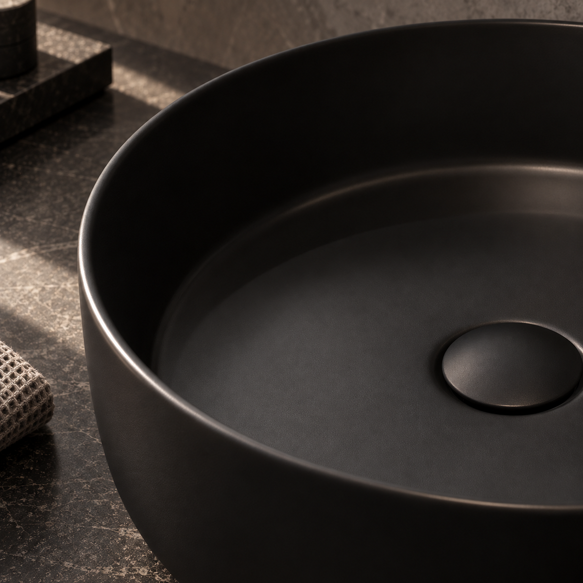 Vasque à Poser Ronde en Céramique Noir Mat RIVÉO – 360 × 360 mm – Avec Bonde