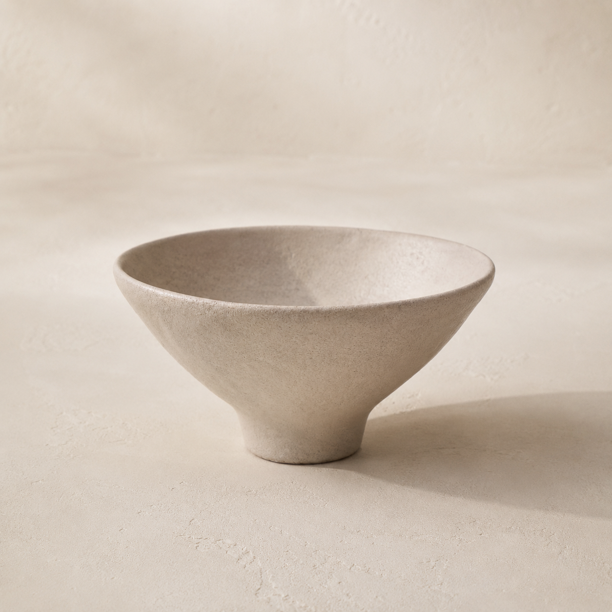 Bol sur pied en grès effet pierre beige – Ø 12,5 cm