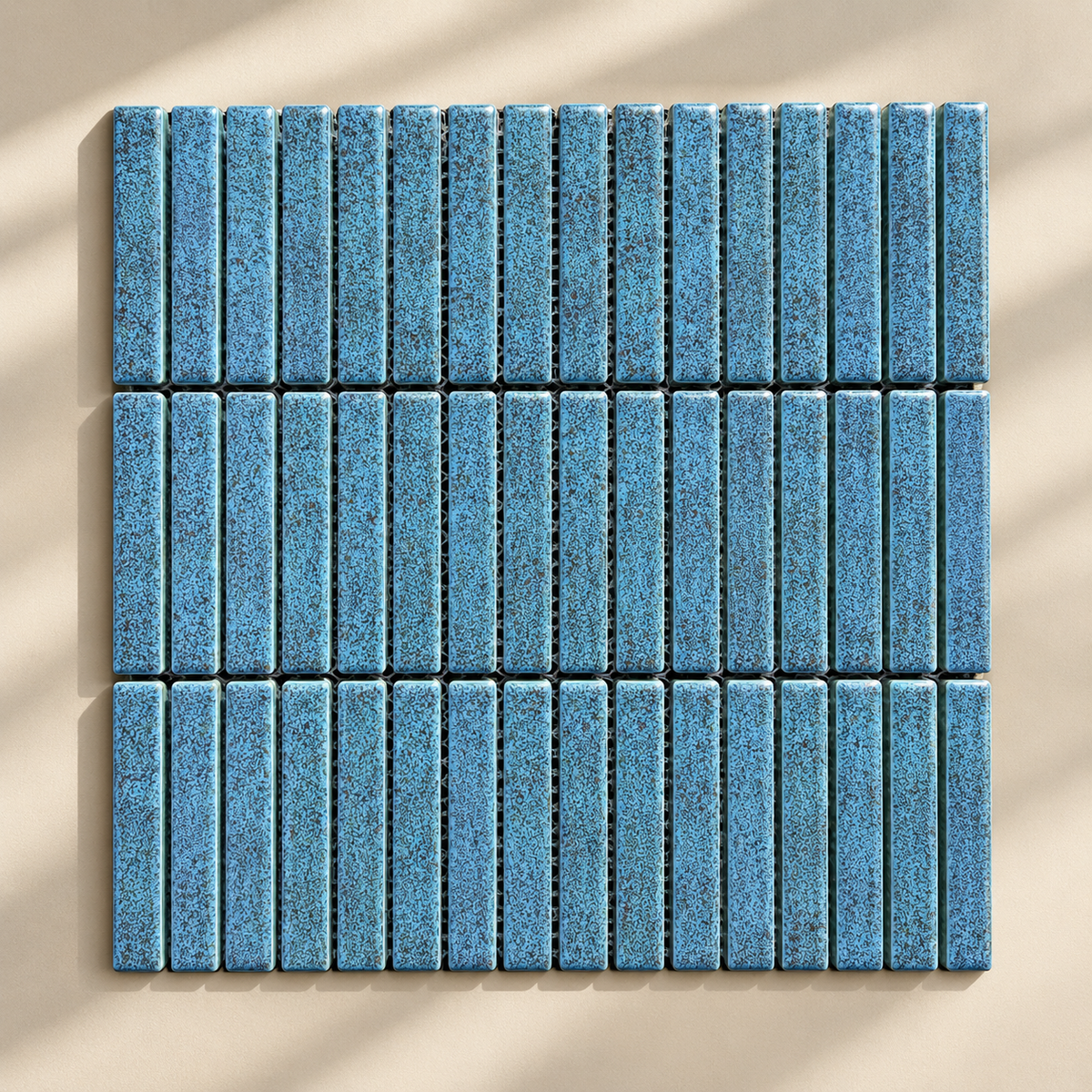 Mosaïque en Céramique Émaillée – Bleu Azur Moucheté – 28,4 × 29,6 cm