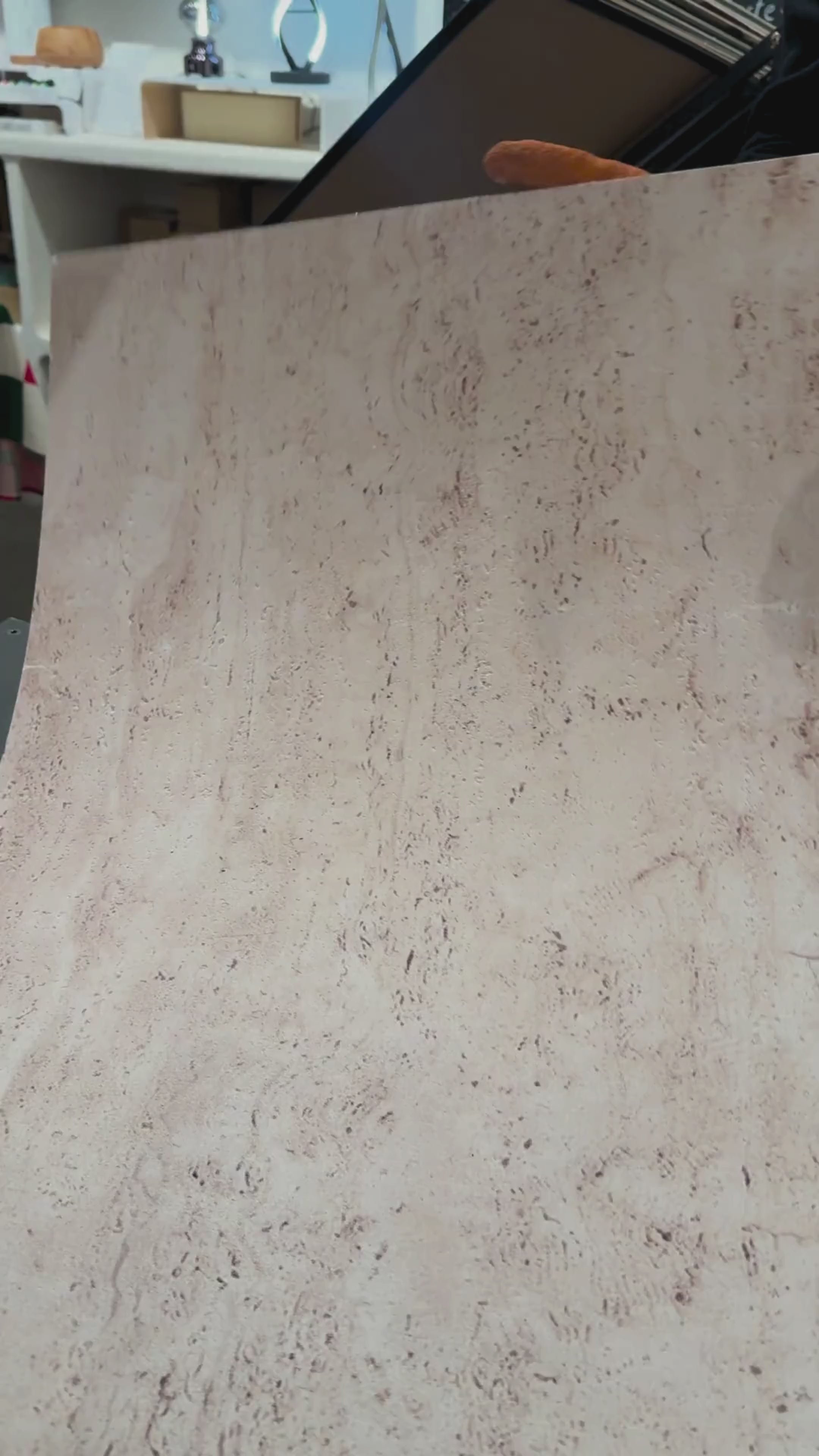 Video laden: Flexible Wall Panel – Beige Travertine Effect – 60x120 cm – Set of 4 – B01TBMX