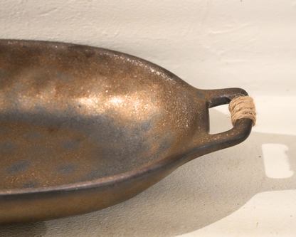 Plateau ovale en céramique noir – Fait main – 27,5 × 15 cm