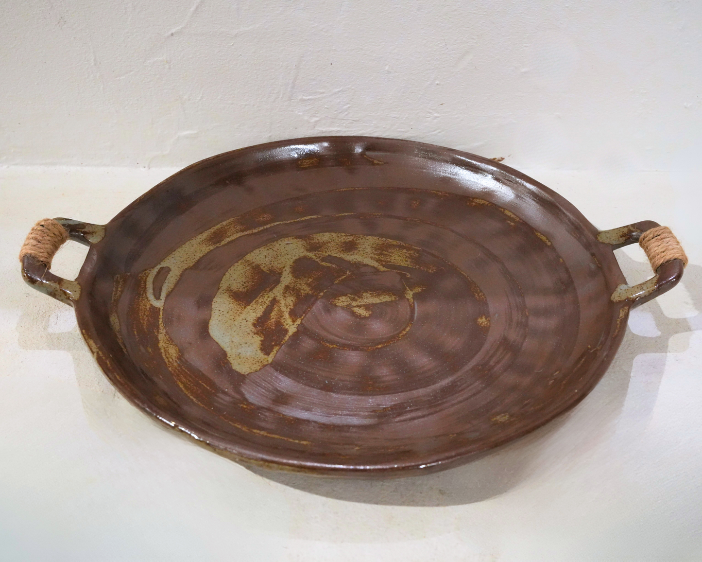 Plateau en céramique marron – Fait main – 31 × 25 cm